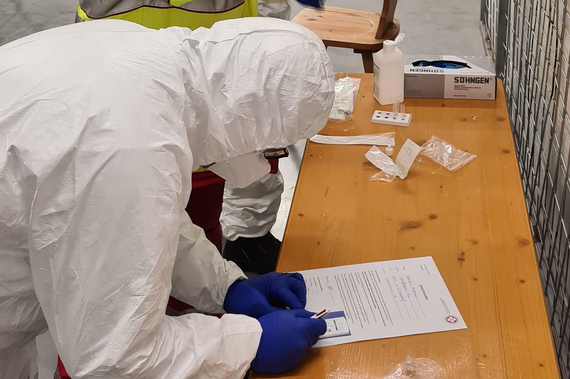 Der Samariterbund Traiskirchen bei der Arbeit in der Teststraße.