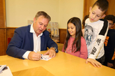Volksschüler aus Möllersdorf mit Bgm. Andi Babler