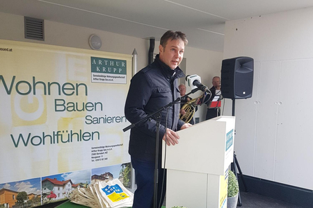 Bgm. Andreas Babler am Rednerpult.