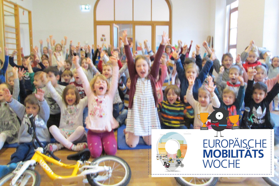Groß ist die Freude der Kinder über die neuen WOOM-Räder