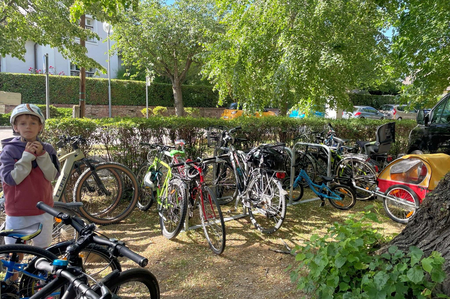 Beim Weinfest waren die mobilen Fahrrad-Abstellanlagen im Einsatz © Stadtgemeinde Traiskirchen
