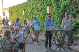Besucher:innen bei WEIN:GENUSS in Traiskirchen