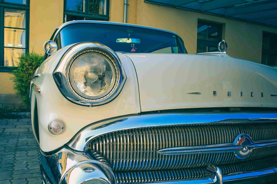 Die Vorderseite eines amerikanischen Autos.