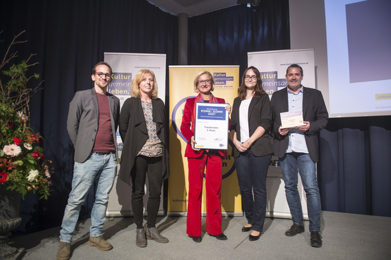 Webmaster Marcus Racz, Öffentlichkeits-Mitarbeiterin Irene Kari, Landeshauptfrau Johanna Mikl-Leitner, Öffentlichkeits-Mitarbeiterin Simone Damas, STR Markus Tod.