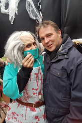 Bgm. Andreas Babler und Marcus Racz beim Gruselpfad.