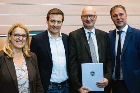 Gratulant:innen bei Hofrat Klebl