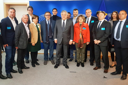 Gruppenbild der Bürgermeister mit EU Präsident