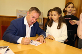 Volksschüler aus Möllersdorf mit Bgm. Andi Babler