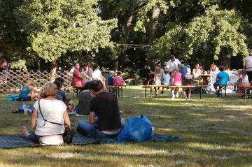 Menschen bei Picknicken.