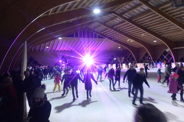 Besucher der Eisdisco in Traiskirchen.