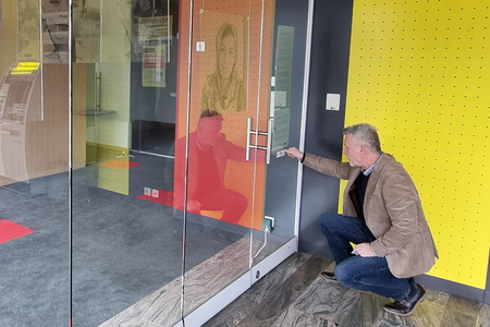 GR Robert Eichinger weiht die neue Ausstellung ein