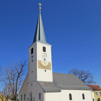 Die Nikolauskirche Traiskirchen von außen.