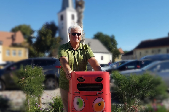 STR Franz Muttenthaler mit einem der neuen Müllmonster