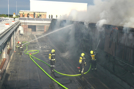 Löscharbeiten der Feuerwehr.