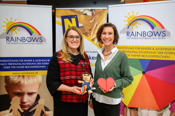 Landesrätin Ulrike Königsberger-Ludwig und Marion Wallner, Landesleiterin von RAINBOWS