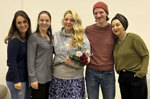 GRin Tamara Zinnbauer gemeinsam mit dem Team vom Komet, der neuen Leiterin Astrid Lechner, ihrer Vorgängerin Nedina Strobl, Jakob Brem und Rukiye Hasyalcin-Say