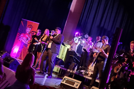 Blues Brothers Coverband auf der Bühne
