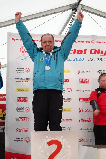 Ein Teilnehmer der SC Aktivity auf dem Siegertreppchen.