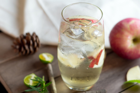 Ein Glas Apfelsaft