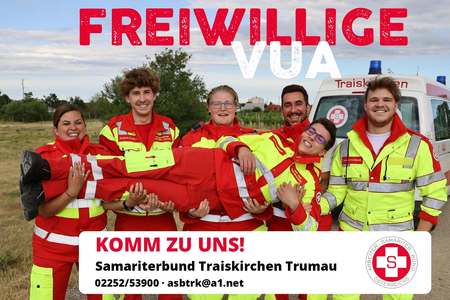 Mehrere Sanitäterinnen und Sanitäter halten einen weiteren Sanitäter in den Armen