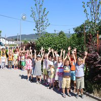 Tribuswinkler Kindergartenkinder freuen sich über neue Bäume