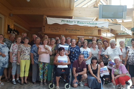 Bgm Andi  Babler, GR* Karin Blum und die Pensionisten.