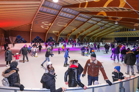 Besucher der Eisdisco in Traiskirchen.