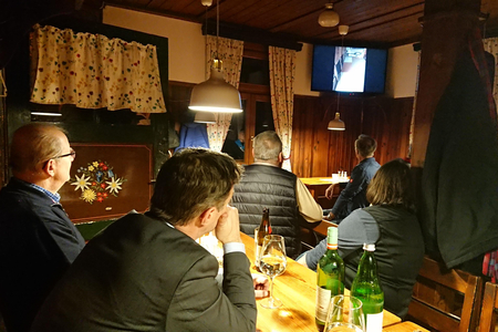 Bgm. Andi Babler bei der Präsentation der Umbauarbeiten am Bildschirm.