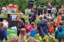 Besucher:innen beim Lesefest 2023