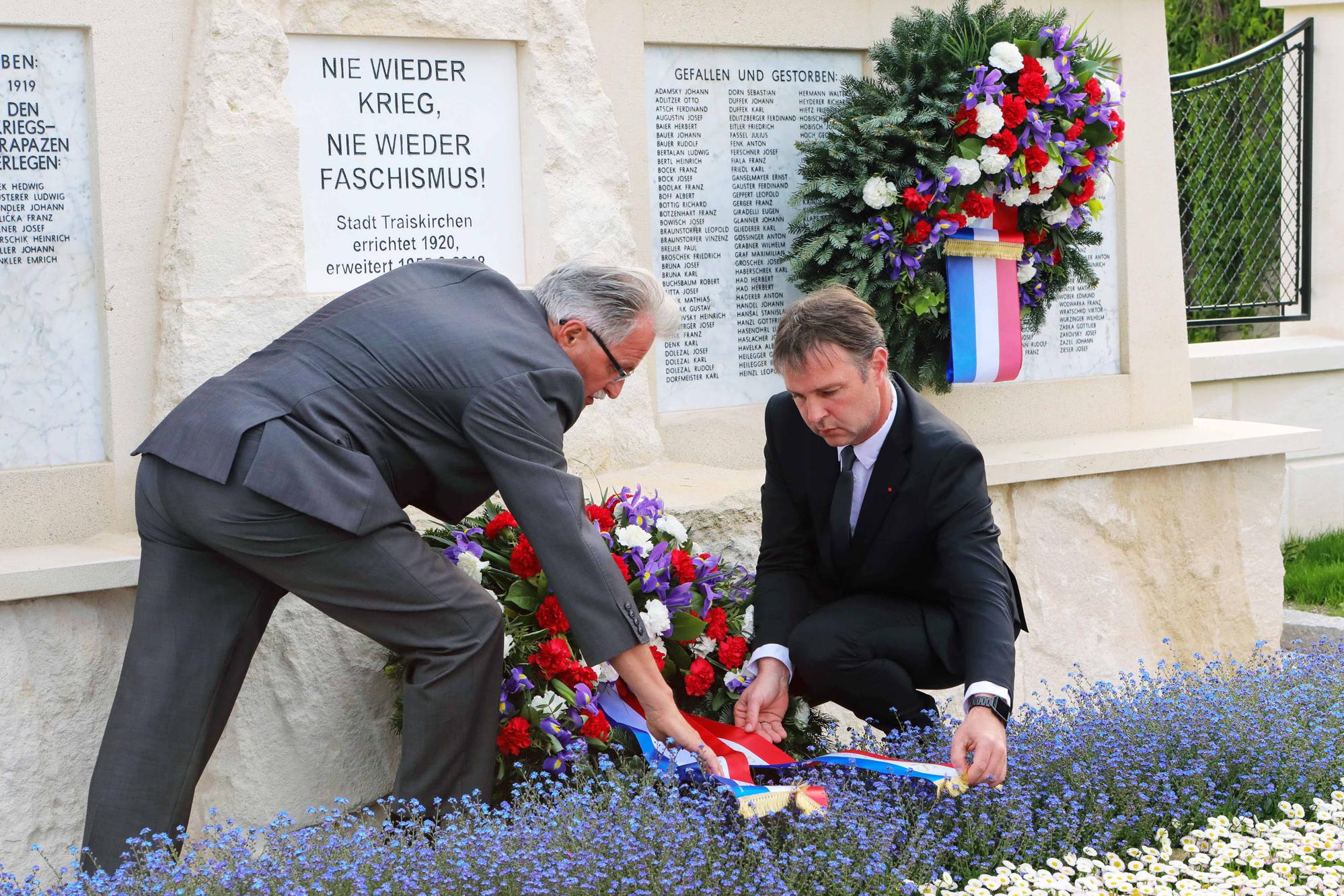 Mahnmal Eröffnung bei Gedenkfeier am 8. Mai
