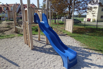 Blaue Rutsche.