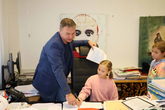 Schüler:innen der VS Tribuswinkel mit Bürgermeister Andi Babler
