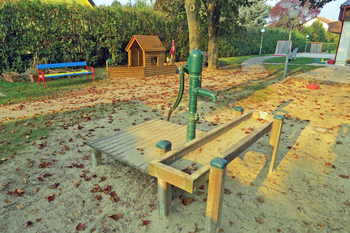 Wasserspielplatz im Garten.