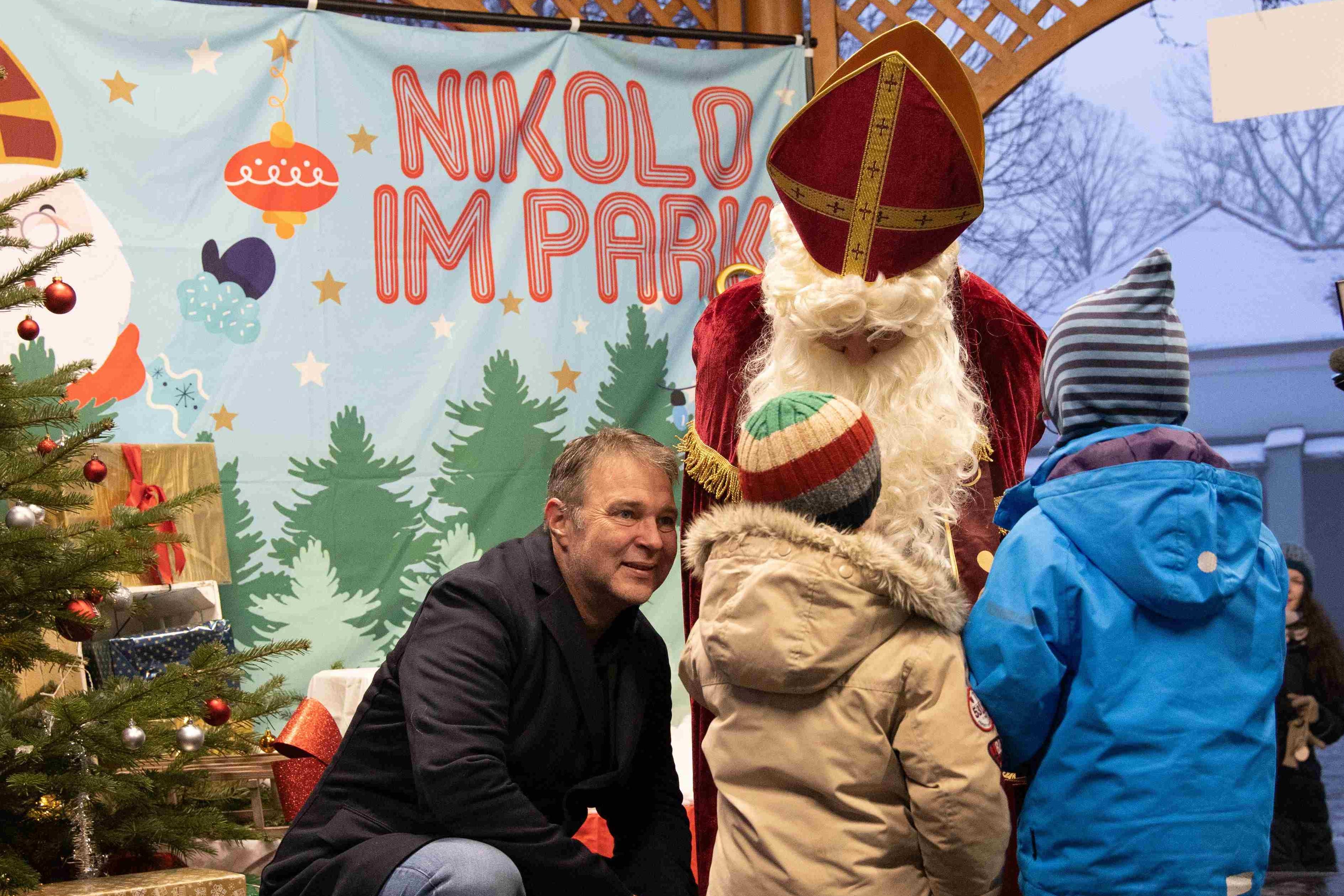 Nikolo im Park 