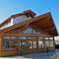 Trauerhalle von außen.