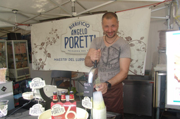 Bier-Stand von Poretti Tozzo am italienischen Markt in Traiskirchen.