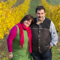 Josef und Jana Piriwe in den Weingärten.