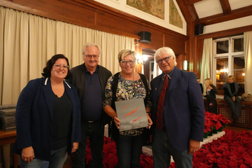 Margarete Herzog und Rudolf Lanner mit Bgm.in Sabrina Divoky und STR Franz J. Muttenthaler