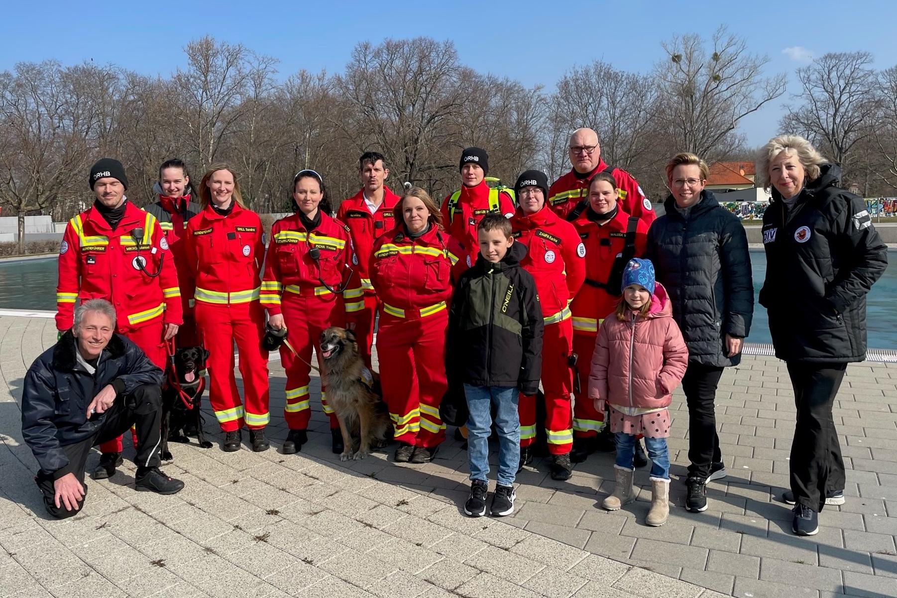Training der Rettungshundestaffel im „aqua splash“