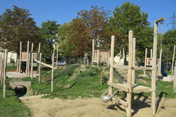 Holzklettergerüste.