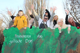 Der Festwagen des gallischen Dorfes.