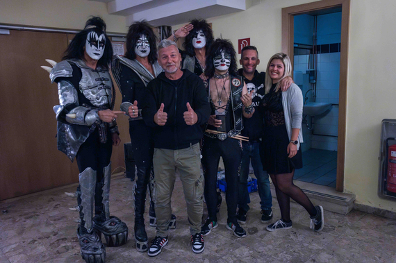 Organisatoren GR Robert Eichinger und Paul Schnecker mit der KISS FOREVER BAND