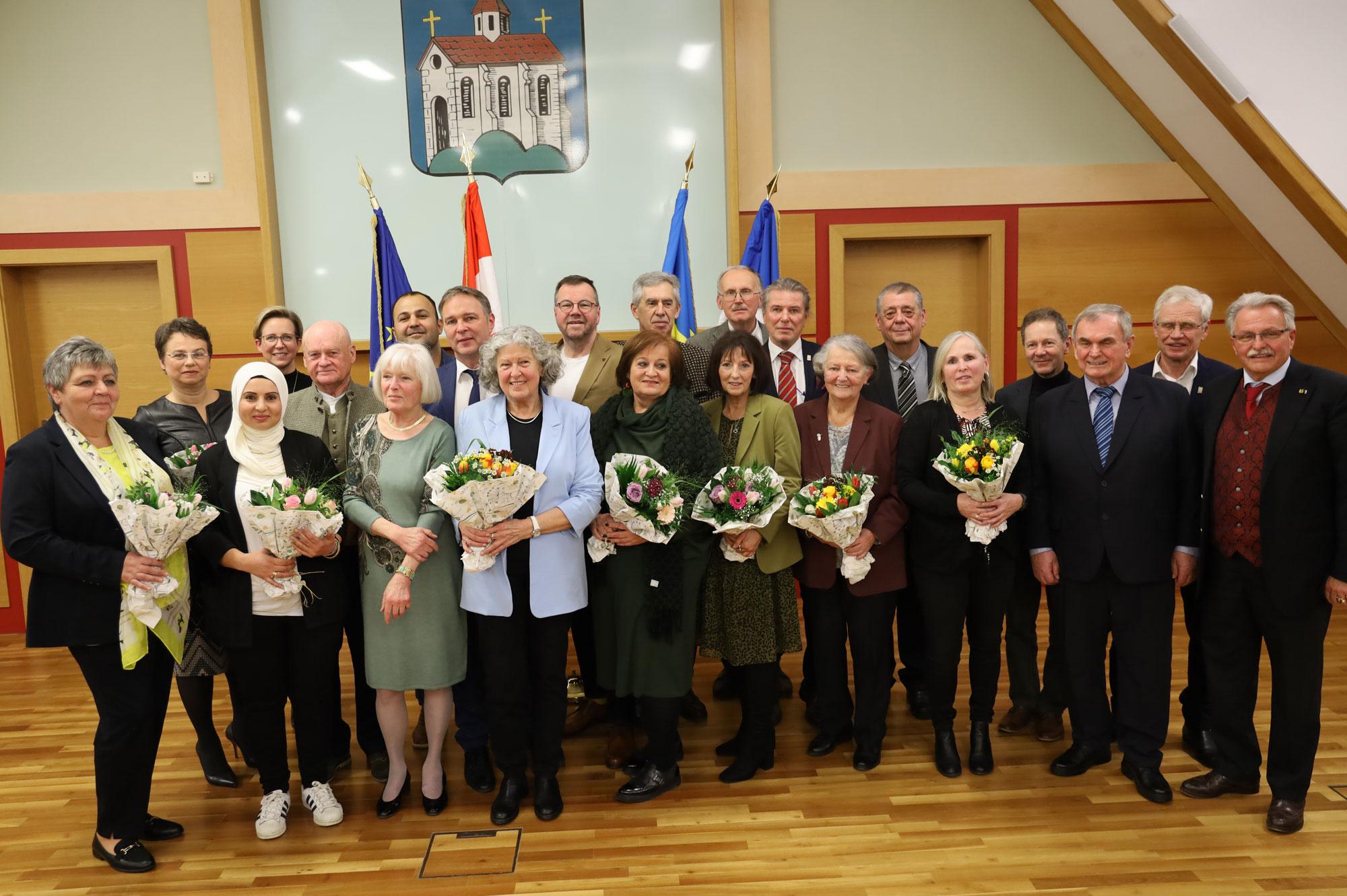Feierliche Überreichung der Goldenen Ehrenzeichen und Verdienstorden im Rathaus