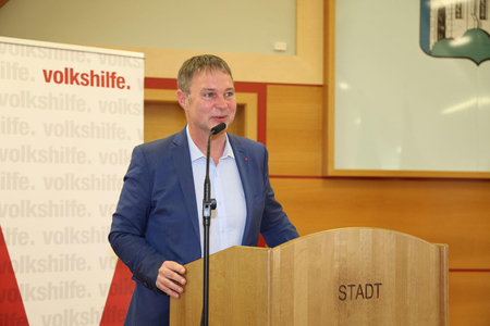 Bgm. Andreas Babler bei seiner Rede © Stadtgemeinde Traiskirchen