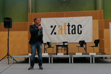Traiskirchens Bgm. Andi Babler bei der Eröffnung der Attac Sommer Akademie.