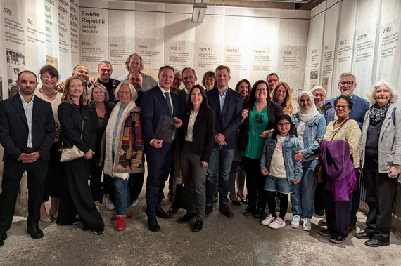 Gruppenfoto aller Beteiligten