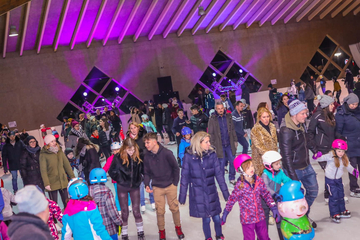 Besucher der Eisdisco in Traiskirchen.