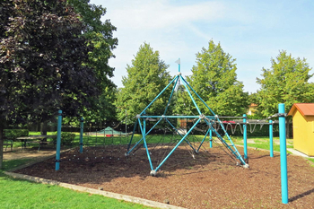 Klettergerüst im Garten.