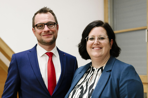Die neu gewählte Stadtspitze: Vizebürgermeister Clemens Zinnbauer und Bürgermeisterin Sabrina Divoky  © David Visnjic 