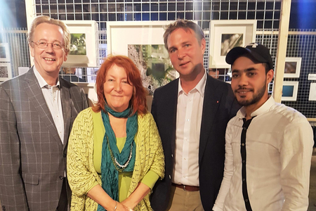 STR Johannes Herbst, Bgm. Andi Babler, Enja Margot Handler und ein Herr bei der Ausstellungseröffnung.